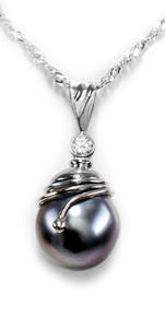 Stuchlík zlatý přívěsek s perlou a diamantem P118 