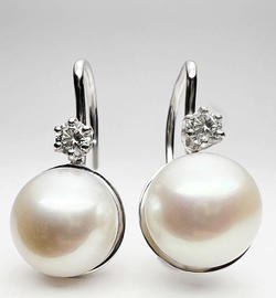 Zlaté perlové náušnice s diamanty 023753 