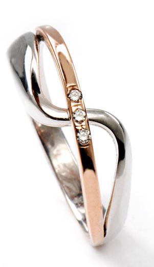 Zlatý prsten s diamanty PD536 
