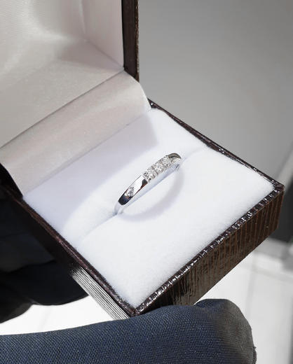 Zlatý prsten s diamanty 70163  - 2