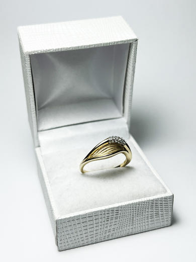 Stuchlík zlatý prsten s diamanty 3175  - 3