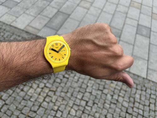 Swatch PROUDLY YELLOW SO29J702  - 3