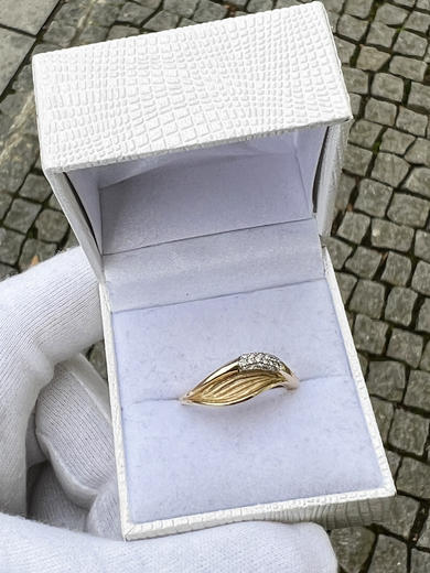 Stuchlík zlatý prsten s diamanty 3175  - 4