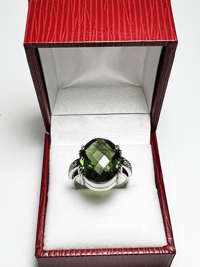 Stuchlík zlatý prsten s vltavínem a diamanty PD495  - 4