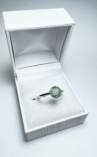 Stuchlík zlatý prsten se smaragdem a diamanty 30290  - 6