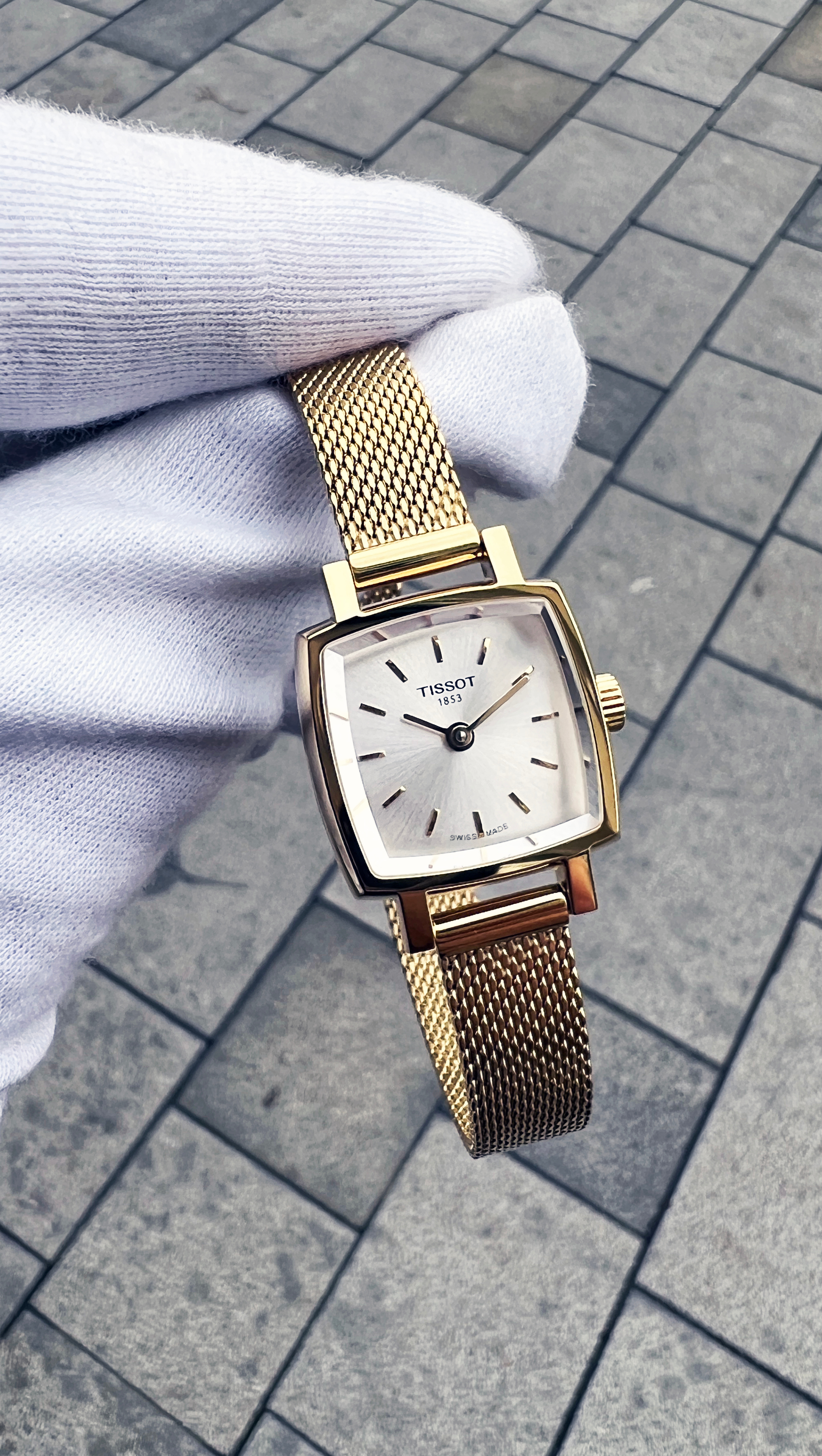 damske_hodinky_tissot_lovely_square_t0581093303100