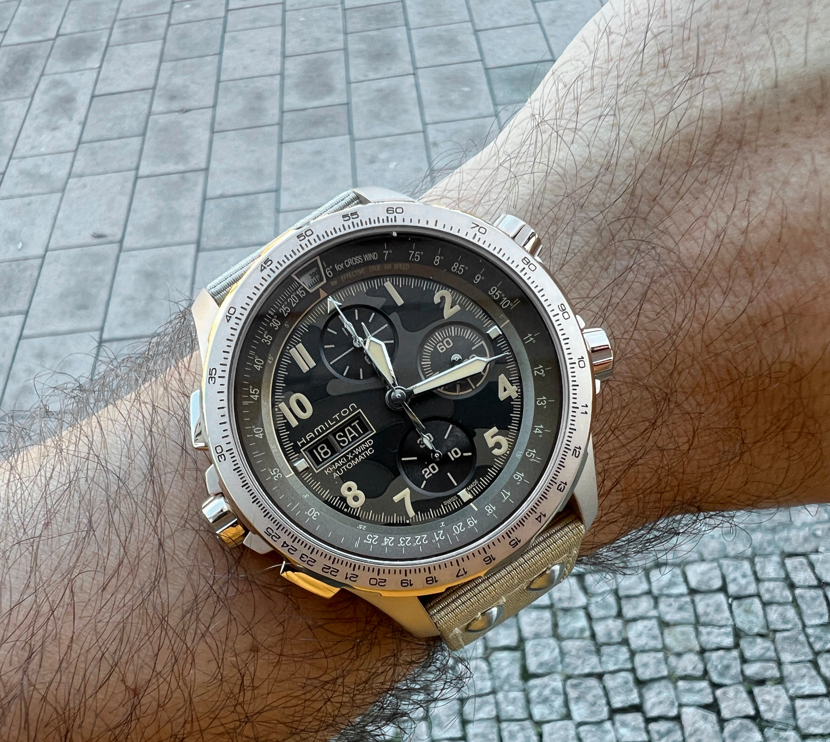 hodinky_hamilton_khaki_aviation_khaki_x-wind_auto_h77916920