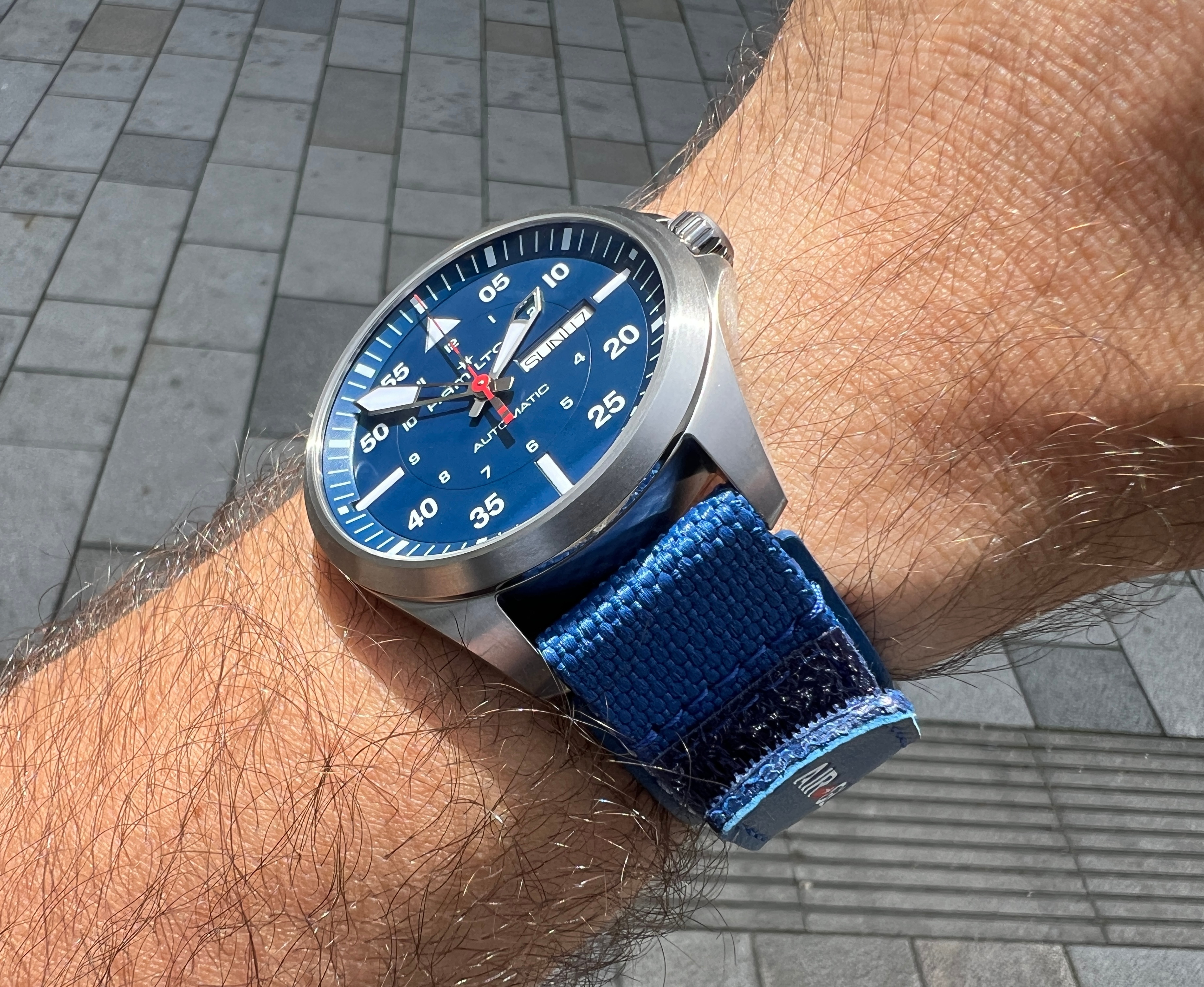 hodinky_hamilton_khaki_aviation_pilot_day_date_h64655941_air-glaciers_edition