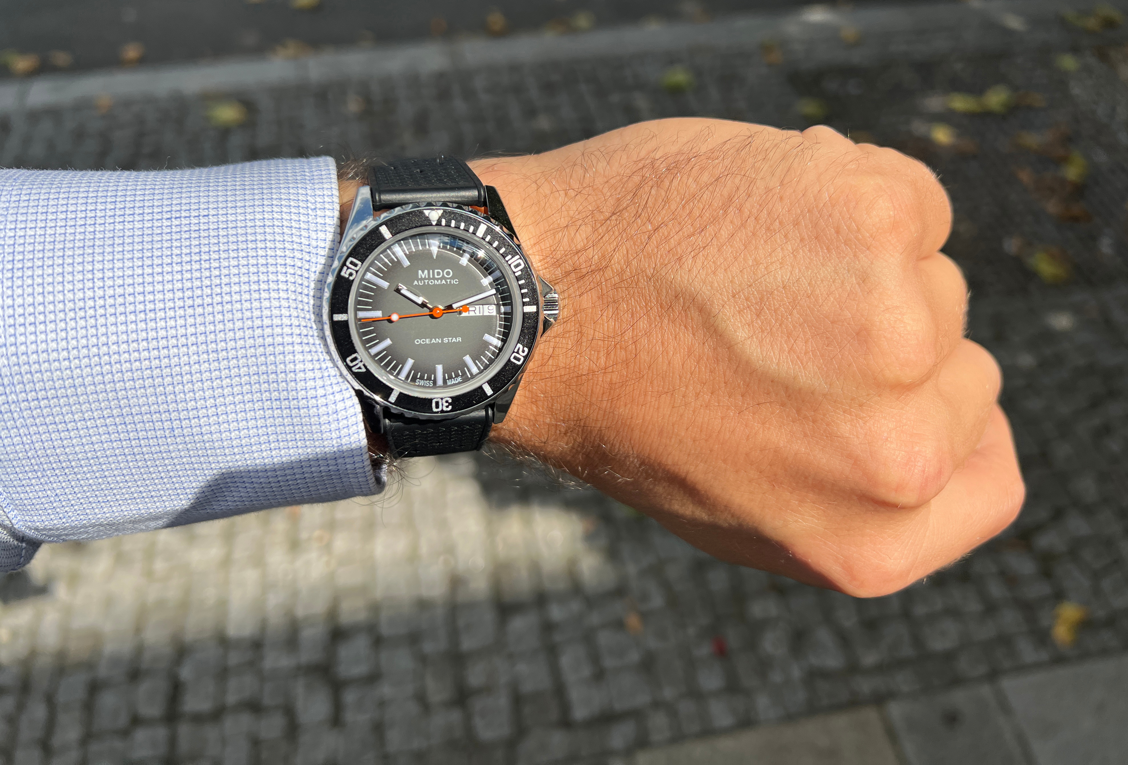 hodinky_mido_ocean_star_tribute_gradient_m0268301708100_gold_eligius