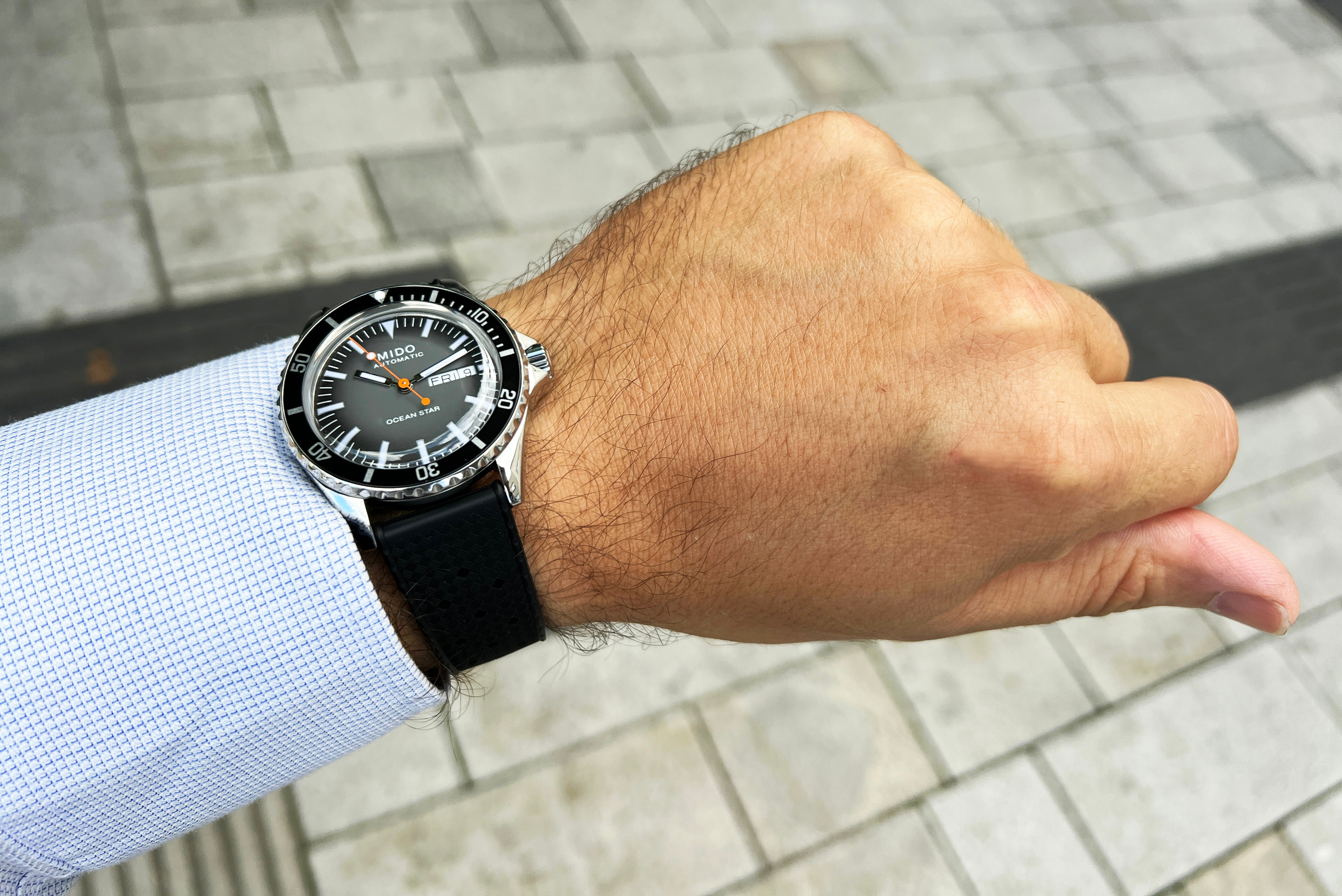 mido_ocean_star_tribute_gradient_m0268301708100_gold_eligius