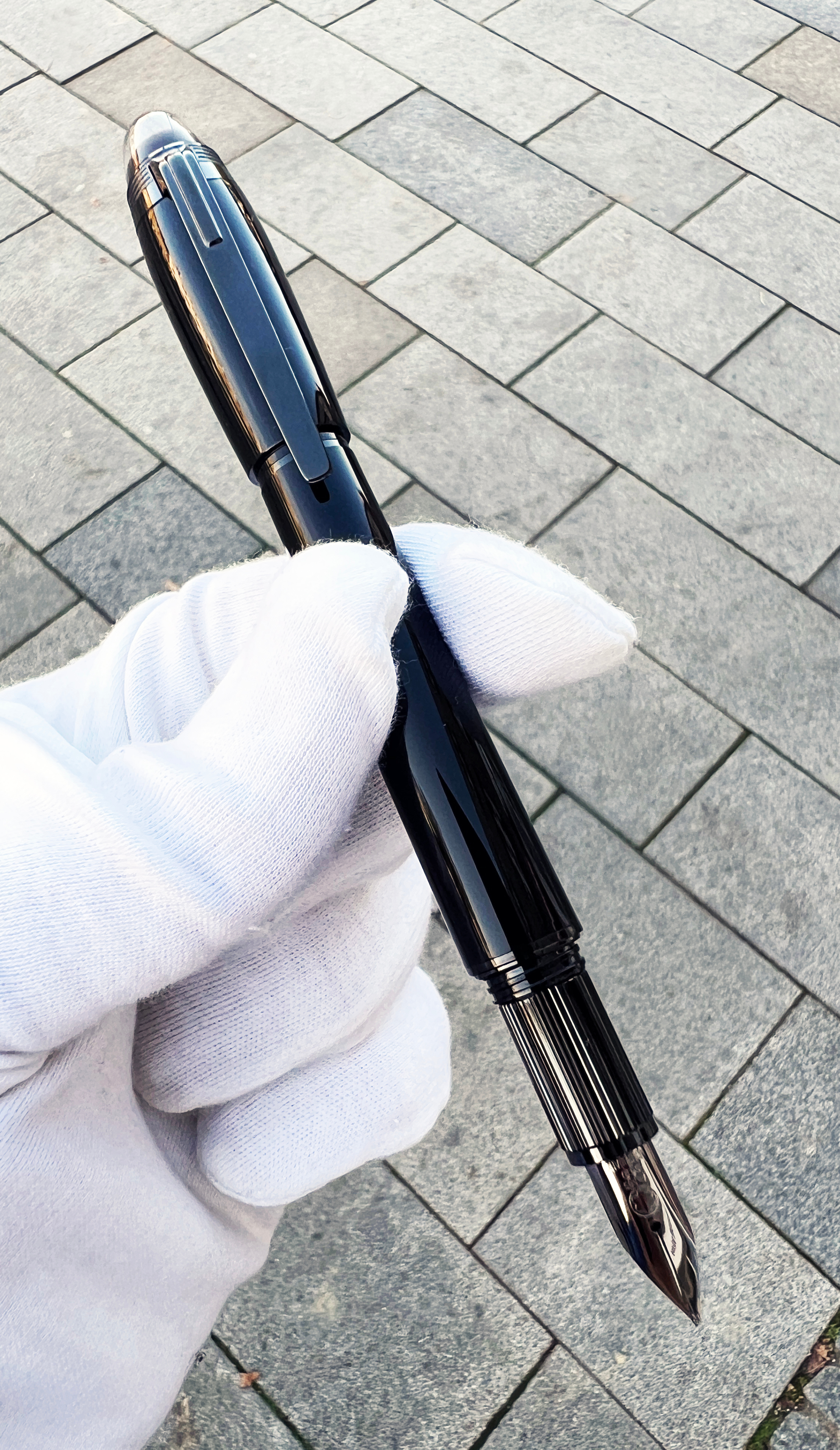 montblanc_starwalker_black_cosmos_plnici_pero_129745_gold_eligius