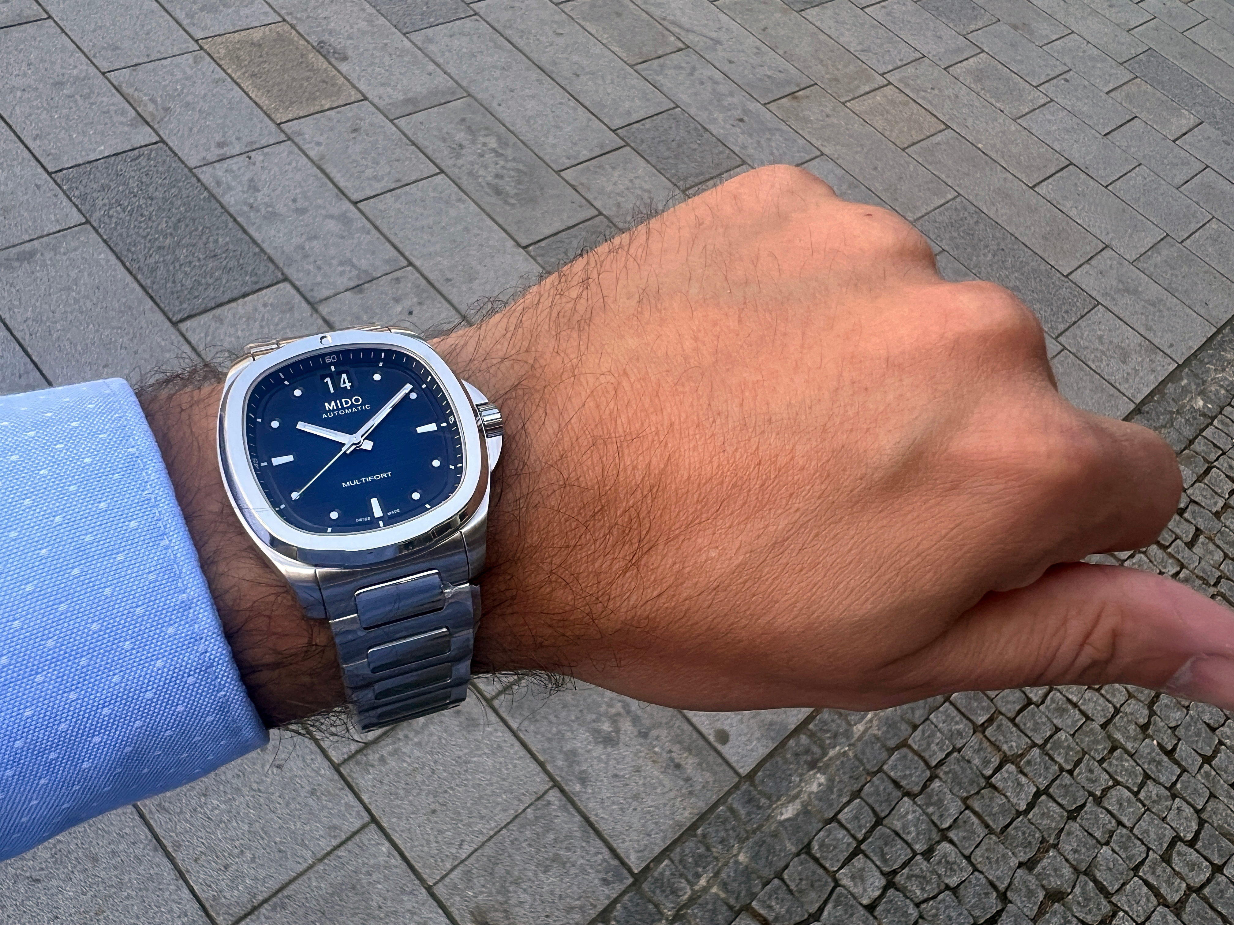 multifort_tv_big_date_m0495261104100