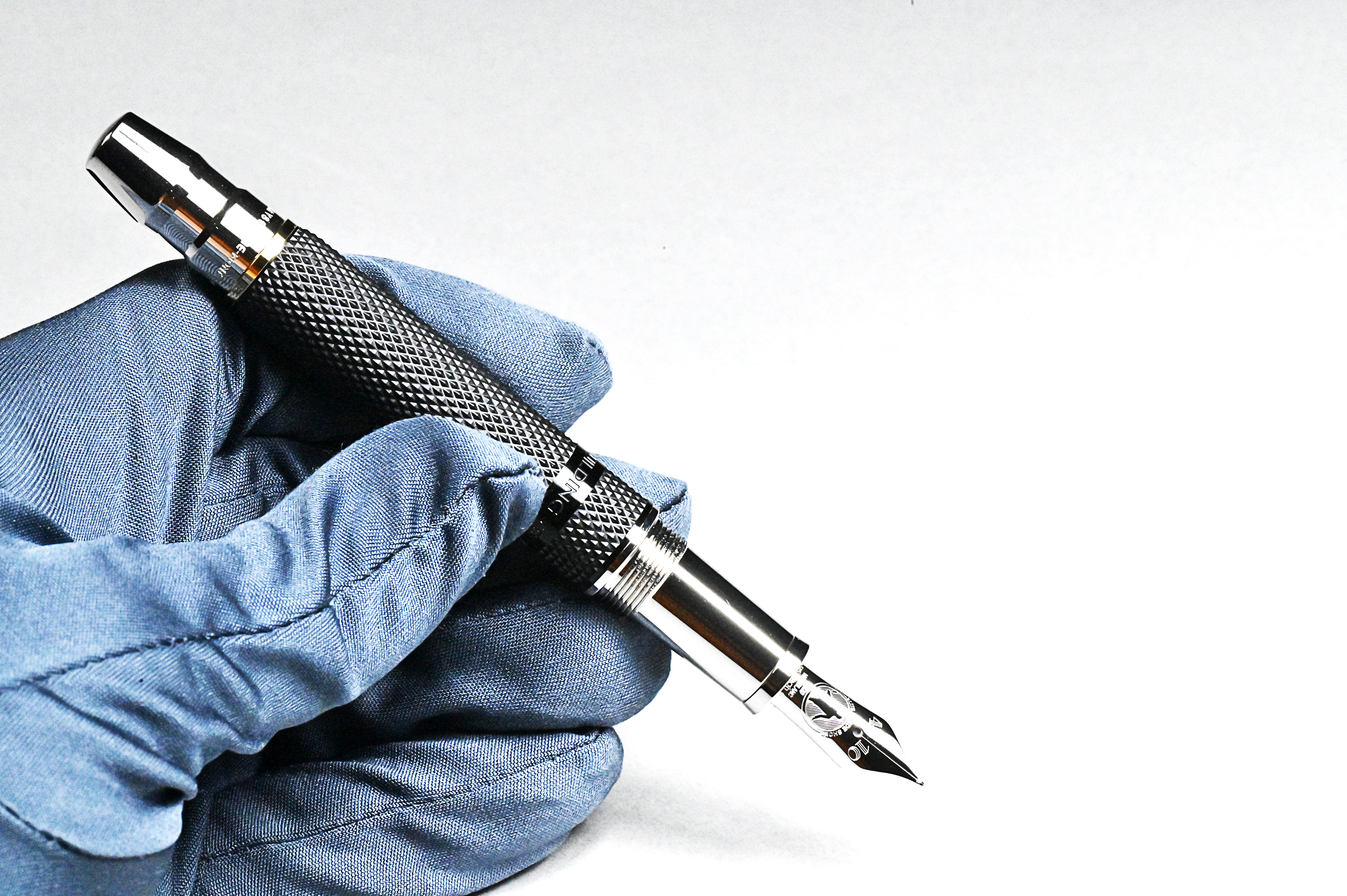 plnici_pero_montblanc_great_characters_elvis_presley_special_edition_125504