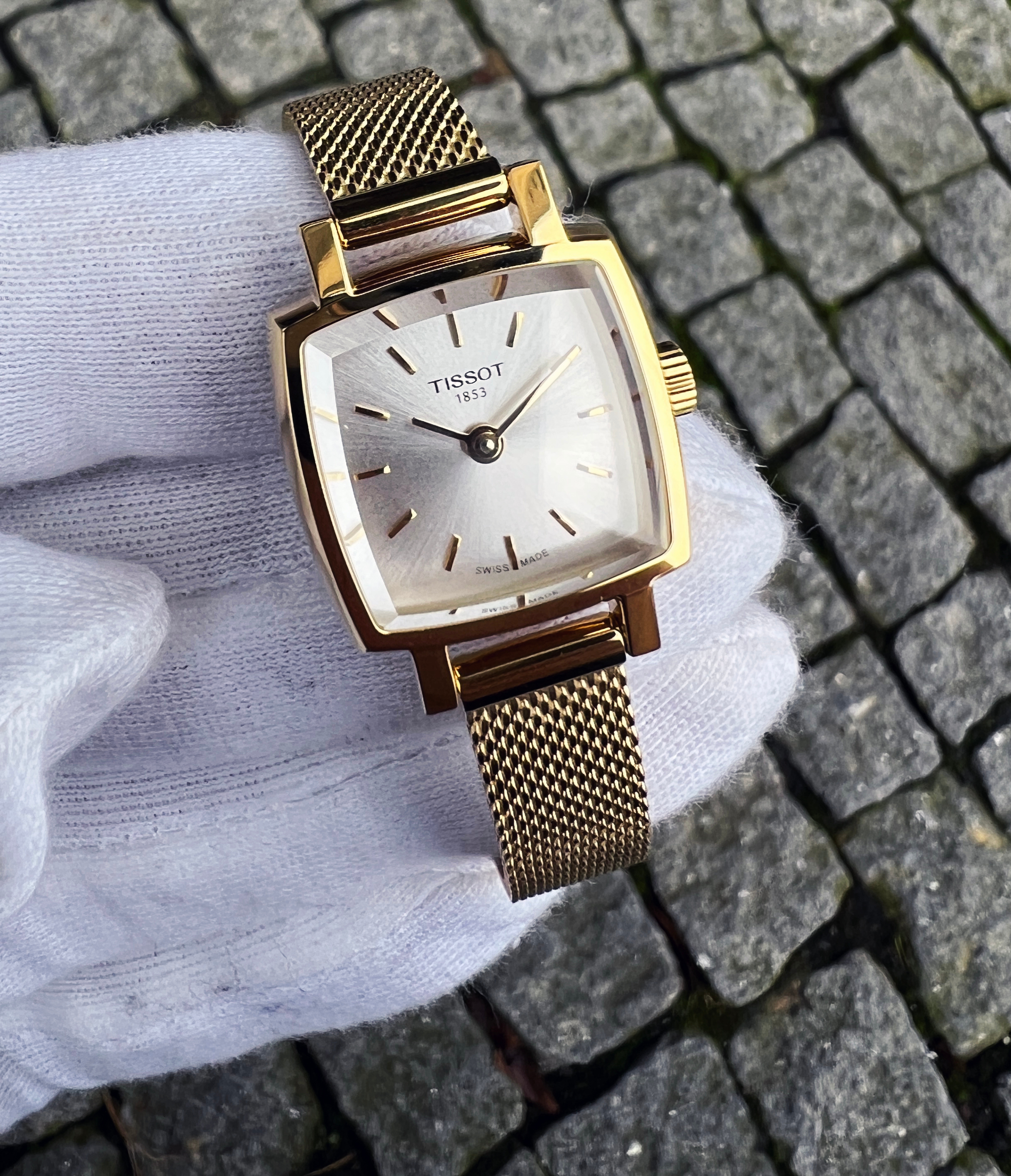 tissot_lovely_t0581093303100