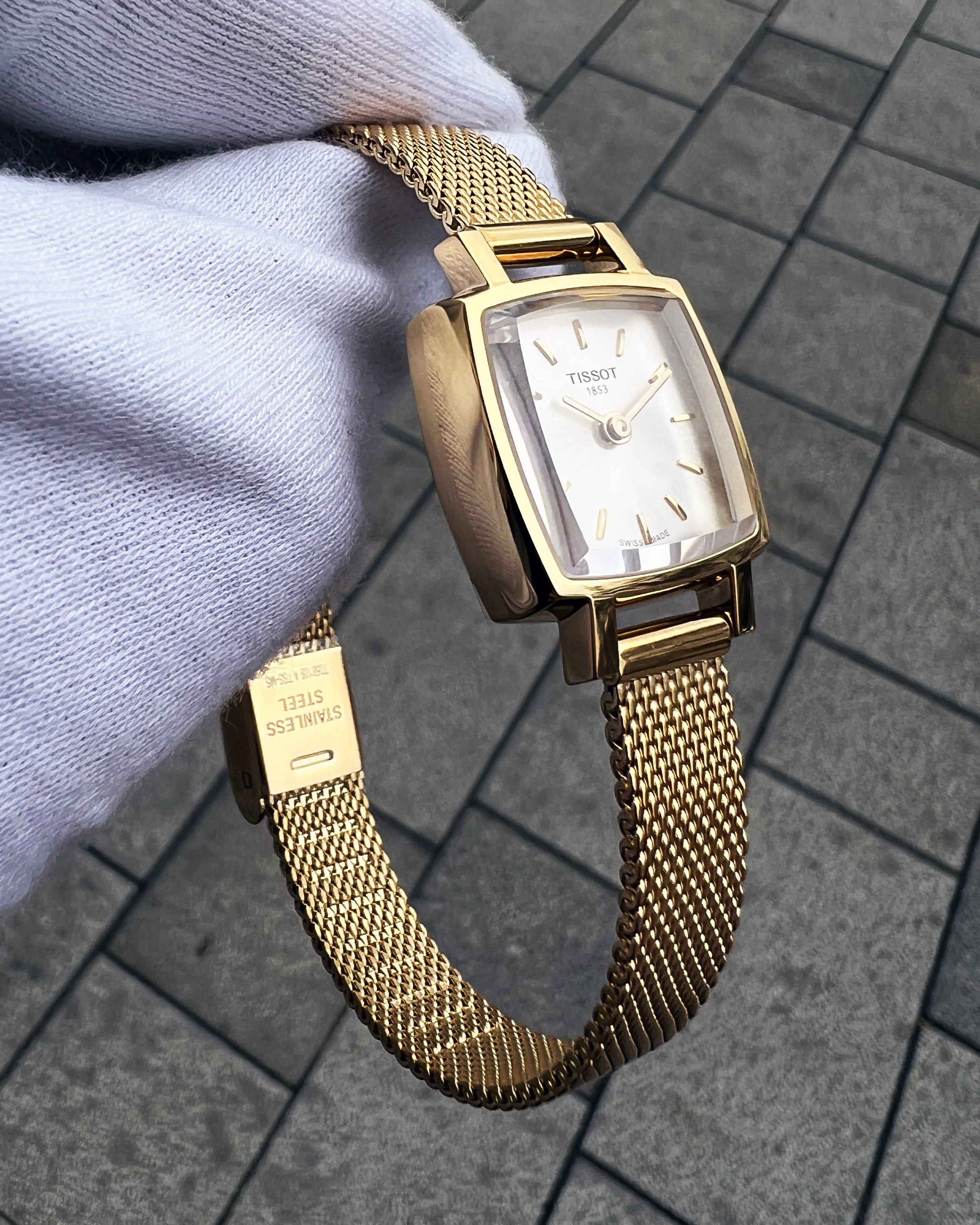 tissot_t0581093303100